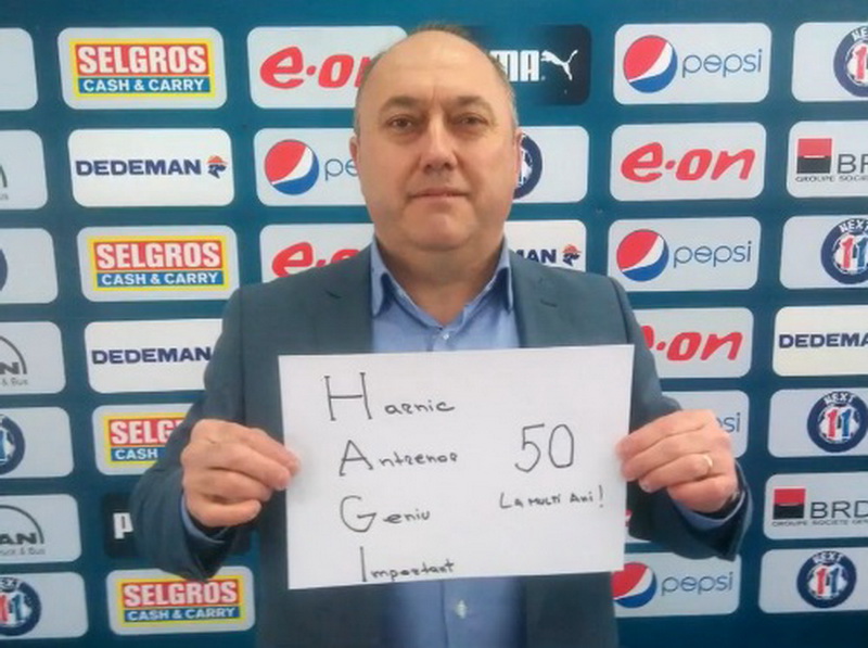 macedoneanul boban nikolov si salvadorianul nelson bonilla i au cantat si i au urat lui hagi in aromana macedoneanul boban nikolov si salvadorianul nelson bonilla i au cantat si i au urat lui hagi in aromana