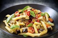 ecuisine.ro Salata rapida cu penne si vinete