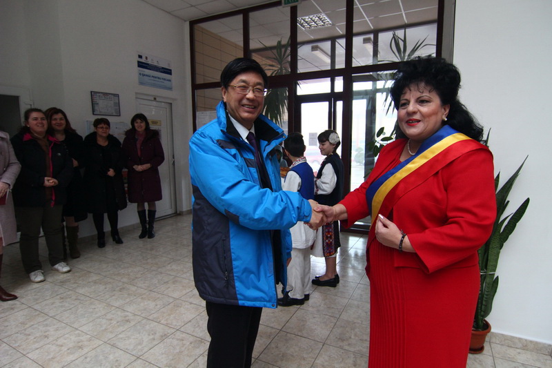primarul mariana gaju gazda unor oaspeti de seama instantanee din viata chinei expuse la cumpana galerie primarul mariana gaju gazda unor oaspeti de seama instantanee din viata chinei expuse la cumpana galerie