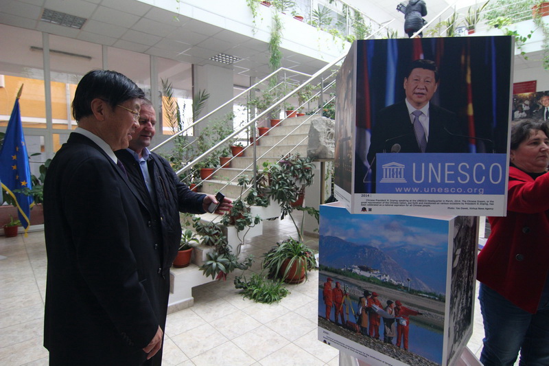 primarul mariana gaju gazda unor oaspeti de seama instantanee din viata chinei expuse la cumpana galerie primarul mariana gaju gazda unor oaspeti de seama instantanee din viata chinei expuse la cumpana galerie