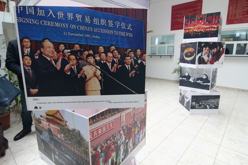 primarul mariana gaju gazda unor oaspeti de seama instantanee din viata chinei expuse la cumpana galerie primarul mariana gaju gazda unor oaspeti de seama instantanee din viata chinei expuse la cumpana galerie
