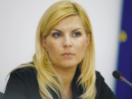 Echipa de comunicare “Toate articolele conform cărora Elena Udrea ar fi cedat în arest sunt aberaţii şi minciuni” 
