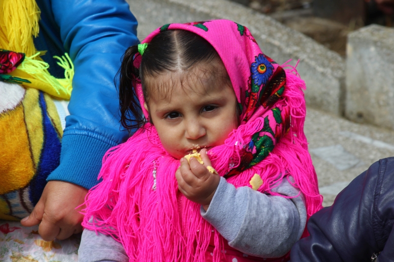 de pastele blajinilor romii din constanta au afumat mormintele cum cere traditia 542575 de pastele blajinilor romii din constanta au afumat mormintele cum cere traditia 542575