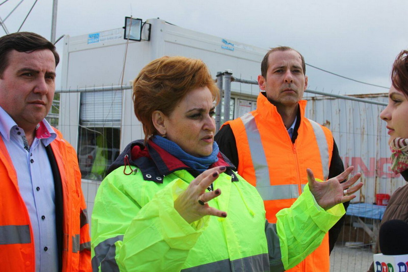 vom face plaja printre pietre si utilaje ministrul gratiela gavrilescu in inspectie pe santierele antreprenorilor vom face plaja printre pietre si utilaje ministrul gratiela gavrilescu in inspectie pe santierele antreprenorilor