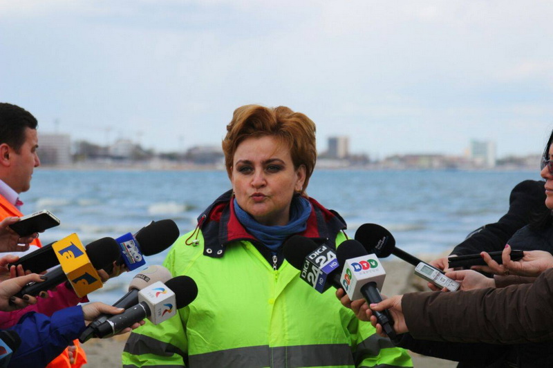 vom face plaja printre pietre si utilaje ministrul gratiela gavrilescu in inspectie pe santierele antreprenorilor vom face plaja printre pietre si utilaje ministrul gratiela gavrilescu in inspectie pe santierele antreprenorilor