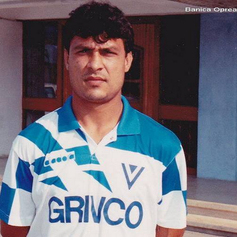 fostul golgheter al farului s a mutat cu familia in anglia baiatul lui banica oprea joaca impotriva lui fostul golgheter al farului s a mutat cu familia in anglia baiatul lui banica oprea joaca impotriva lui