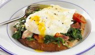 ecuisine.ro  Oua Florentine cu spanac