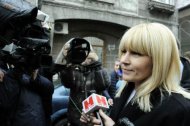 Udrea, verificată în toiul nopţii de poliţişti