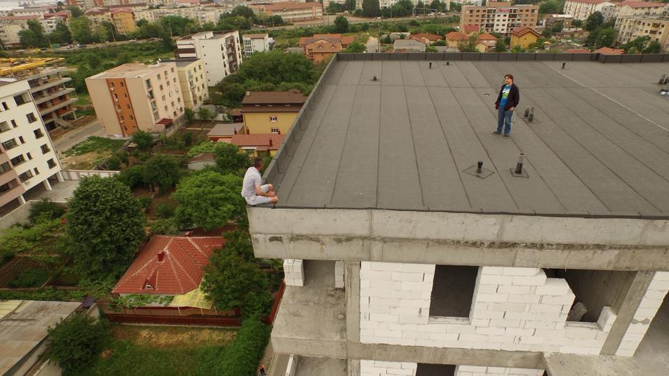 un barbat ameninta ca se sinucide in km 5 548517 un barbat ameninta ca se sinucide in km 5 548517
