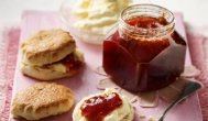 ecuisine.ro  Gem de capsuni si rubarba