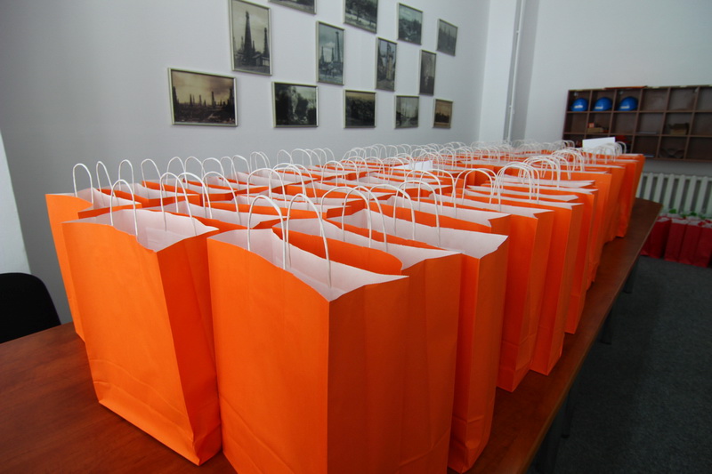 ziua portilor deschise pentru copiii angajatilor rafinaria rompetrol de la navodari asaltata 549357 ziua portilor deschise pentru copiii angajatilor rafinaria rompetrol de la navodari asaltata 549357