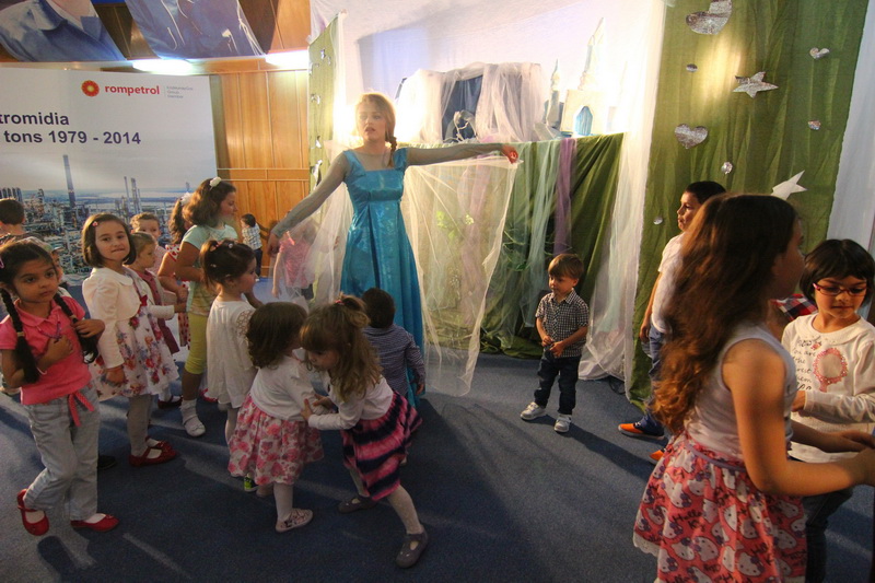 ziua portilor deschise pentru copiii angajatilor rafinaria rompetrol de la navodari asaltata 549357 ziua portilor deschise pentru copiii angajatilor rafinaria rompetrol de la navodari asaltata 549357