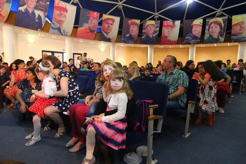 ziua portilor deschise pentru copiii angajatilor rafinaria rompetrol de la navodari asaltata 549357 ziua portilor deschise pentru copiii angajatilor rafinaria rompetrol de la navodari asaltata 549357