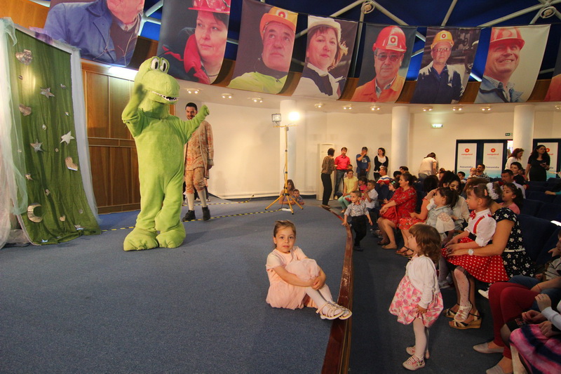 ziua portilor deschise pentru copiii angajatilor rafinaria rompetrol de la navodari asaltata 549357 ziua portilor deschise pentru copiii angajatilor rafinaria rompetrol de la navodari asaltata 549357