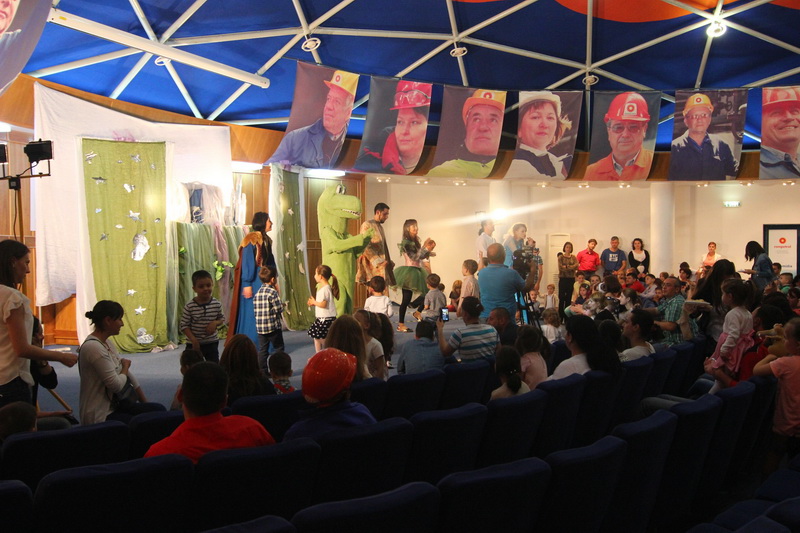 ziua portilor deschise pentru copiii angajatilor rafinaria rompetrol de la navodari asaltata 549357 ziua portilor deschise pentru copiii angajatilor rafinaria rompetrol de la navodari asaltata 549357