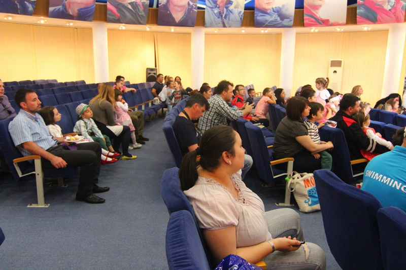 ziua portilor deschise pentru copiii angajatilor rafinaria rompetrol de la navodari asaltata 549357 ziua portilor deschise pentru copiii angajatilor rafinaria rompetrol de la navodari asaltata 549357