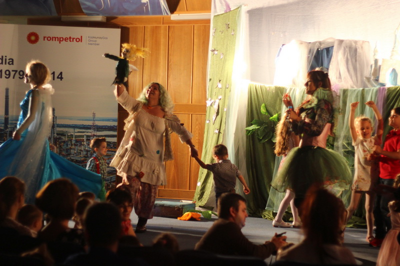 ziua portilor deschise pentru copiii angajatilor rafinaria rompetrol de la navodari asaltata 549357 ziua portilor deschise pentru copiii angajatilor rafinaria rompetrol de la navodari asaltata 549357