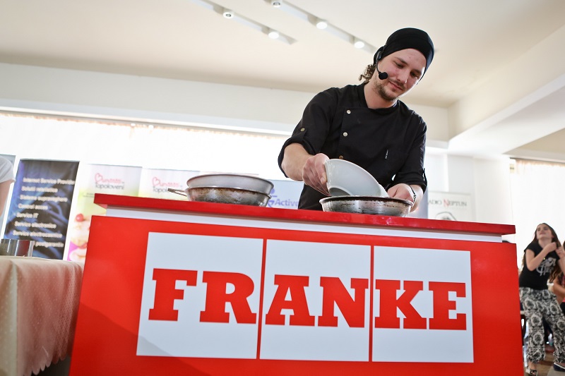 asociatia united hands romania a daruit zambete dulci pentru copiii centrelor de plasament galerie foto asociatia united hands romania a daruit zambete dulci pentru copiii centrelor de plasament galerie foto