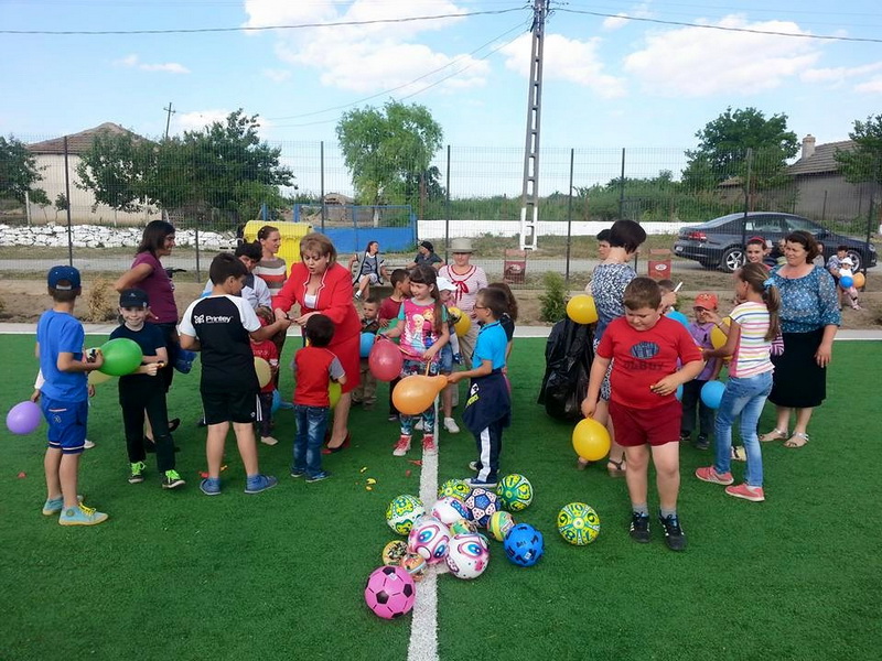 de ziua lor copiii din cheia s au bucurat de darul primarului gabriela iacobici 549683 de ziua lor copiii din cheia s au bucurat de darul primarului gabriela iacobici 549683