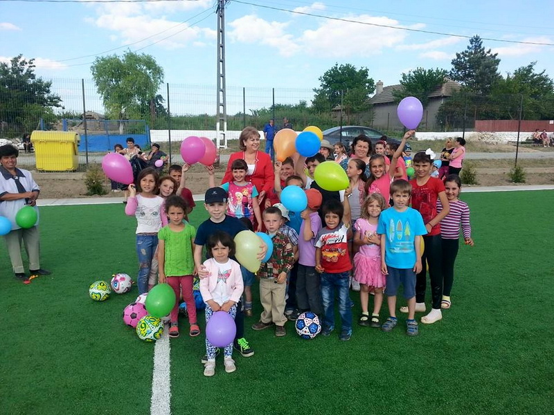 de ziua lor copiii din cheia s au bucurat de darul primarului gabriela iacobici 549683 de ziua lor copiii din cheia s au bucurat de darul primarului gabriela iacobici 549683