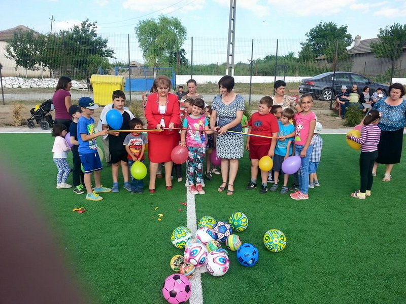 de ziua lor copiii din cheia s au bucurat de darul primarului gabriela iacobici 549683 de ziua lor copiii din cheia s au bucurat de darul primarului gabriela iacobici 549683