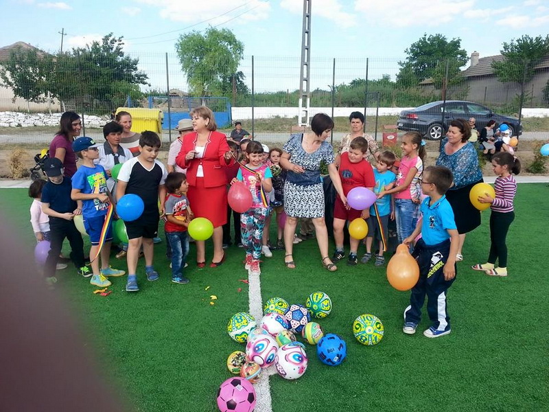 de ziua lor copiii din cheia s au bucurat de darul primarului gabriela iacobici 549683 de ziua lor copiii din cheia s au bucurat de darul primarului gabriela iacobici 549683