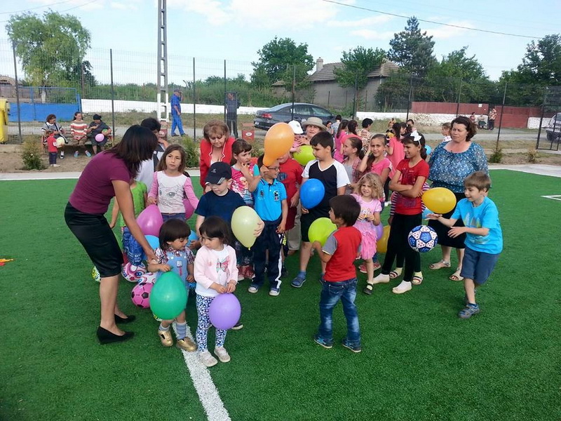 de ziua lor copiii din cheia s au bucurat de darul primarului gabriela iacobici 549683 de ziua lor copiii din cheia s au bucurat de darul primarului gabriela iacobici 549683