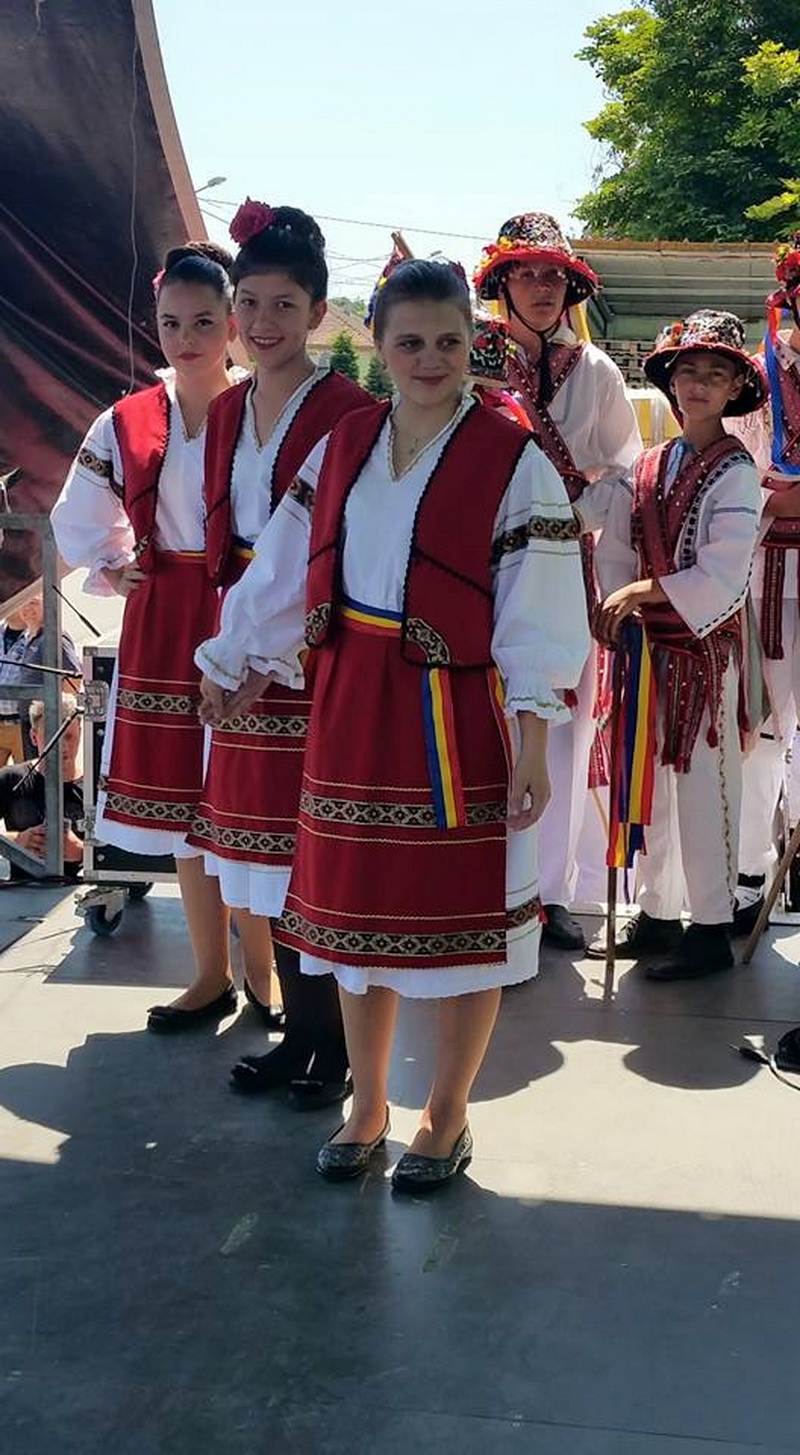 viitorul unei natiuni depinde de nivelul de educatie primarul valentin vrabie a oferit 500 de tablete viitorul unei natiuni depinde de nivelul de educatie primarul valentin vrabie a oferit 500 de tablete