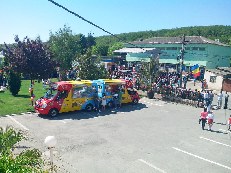 viitorul unei natiuni depinde de nivelul de educatie primarul valentin vrabie a oferit 500 de tablete viitorul unei natiuni depinde de nivelul de educatie primarul valentin vrabie a oferit 500 de tablete