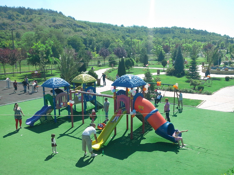 viitorul unei natiuni depinde de nivelul de educatie primarul valentin vrabie a oferit 500 de tablete viitorul unei natiuni depinde de nivelul de educatie primarul valentin vrabie a oferit 500 de tablete