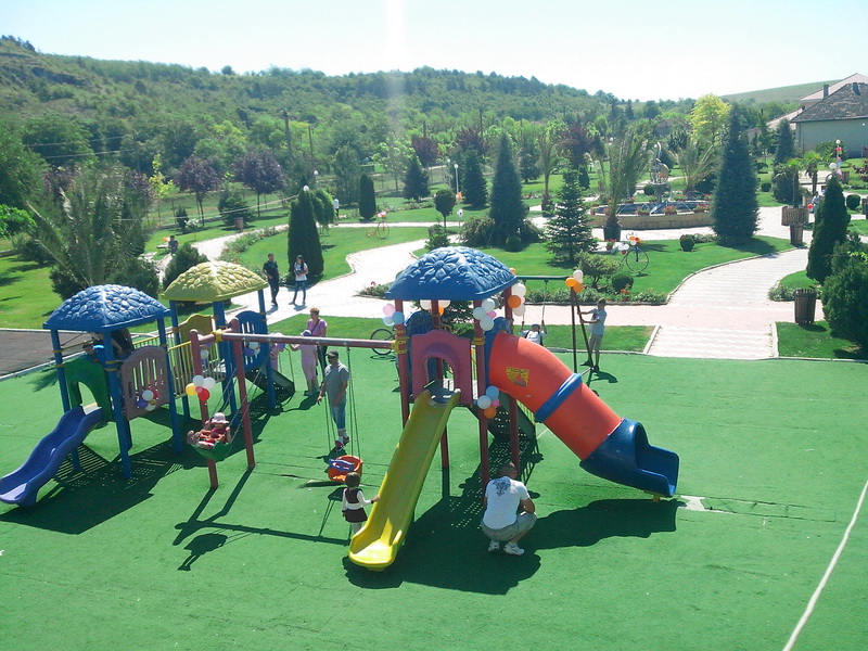 viitorul unei natiuni depinde de nivelul de educatie primarul valentin vrabie a oferit 500 de tablete viitorul unei natiuni depinde de nivelul de educatie primarul valentin vrabie a oferit 500 de tablete