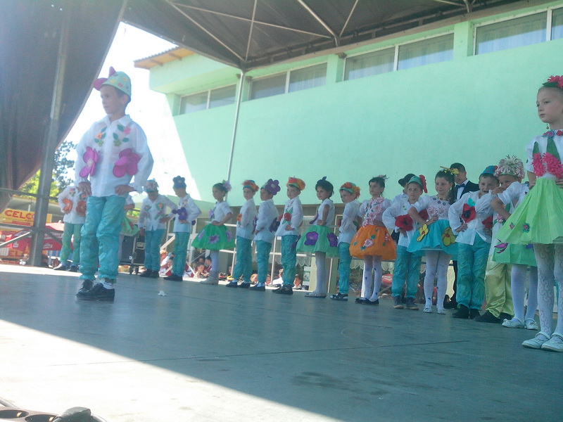 viitorul unei natiuni depinde de nivelul de educatie primarul valentin vrabie a oferit 500 de tablete viitorul unei natiuni depinde de nivelul de educatie primarul valentin vrabie a oferit 500 de tablete