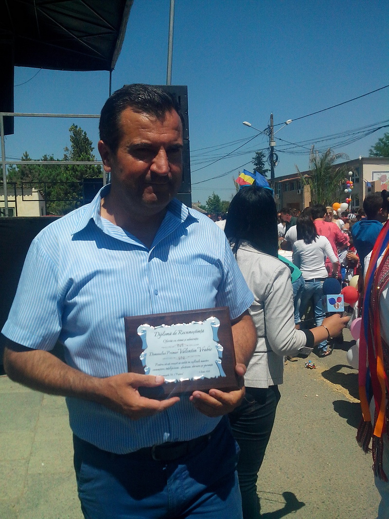 viitorul unei natiuni depinde de nivelul de educatie primarul valentin vrabie a oferit 500 de tablete viitorul unei natiuni depinde de nivelul de educatie primarul valentin vrabie a oferit 500 de tablete