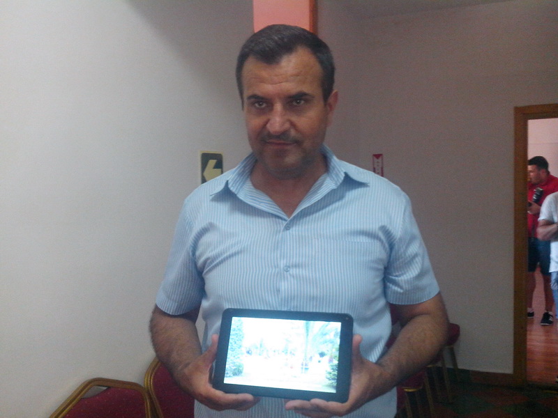 viitorul unei natiuni depinde de nivelul de educatie primarul valentin vrabie a oferit 500 de tablete viitorul unei natiuni depinde de nivelul de educatie primarul valentin vrabie a oferit 500 de tablete