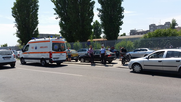 doua masini si o motocicleta au intrat in coliziune 550175 doua masini si o motocicleta au intrat in coliziune 550175