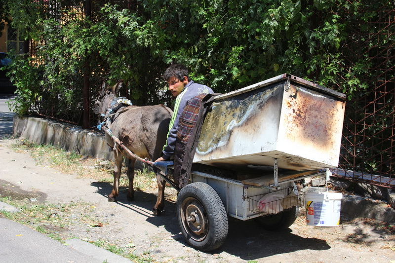 frigider incendiat in strada in cartierul coiciu 550837 frigider incendiat in strada in cartierul coiciu 550837