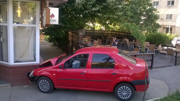 a intrat cu masina intr o cofetarie galerie foto 551364 a intrat cu masina intr o cofetarie galerie foto 551364