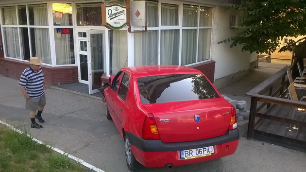 a intrat cu masina intr o cofetarie galerie foto 551364 a intrat cu masina intr o cofetarie galerie foto 551364