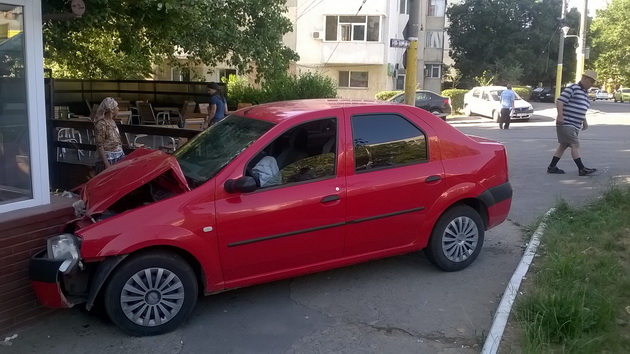 a intrat cu masina intr o cofetarie galerie foto 551364 a intrat cu masina intr o cofetarie galerie foto 551364