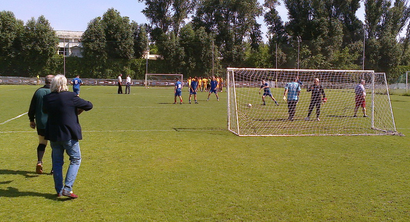 victor becali prezent la meci formatia penitenciarului poarta alba s a tinut tare in amicalul cu farul victor becali prezent la meci formatia penitenciarului poarta alba s a tinut tare in amicalul cu farul
