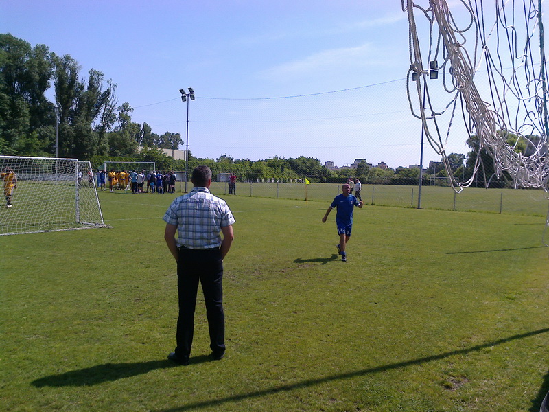 victor becali prezent la meci formatia penitenciarului poarta alba s a tinut tare in amicalul cu farul victor becali prezent la meci formatia penitenciarului poarta alba s a tinut tare in amicalul cu farul
