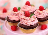LauraAdamache.ro Cupcakes cu ciocolata si crema de zmeura