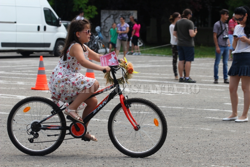 fotoreportaj bicicleta promovata ca mijloc de transport in consatanta galerie foto 552734 fotoreportaj bicicleta promovata ca mijloc de transport in consatanta galerie foto 552734