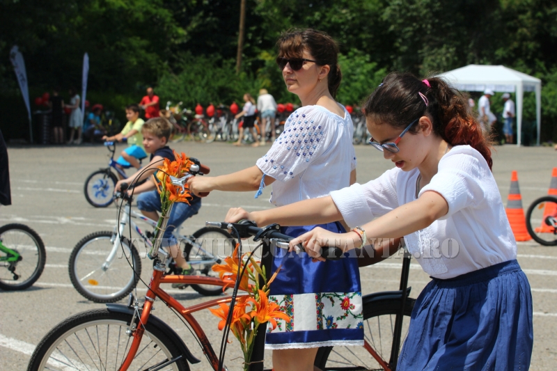 fotoreportaj bicicleta promovata ca mijloc de transport in consatanta galerie foto 552734 fotoreportaj bicicleta promovata ca mijloc de transport in consatanta galerie foto 552734