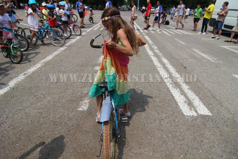 fotoreportaj bicicleta promovata ca mijloc de transport in consatanta galerie foto 552734 fotoreportaj bicicleta promovata ca mijloc de transport in consatanta galerie foto 552734