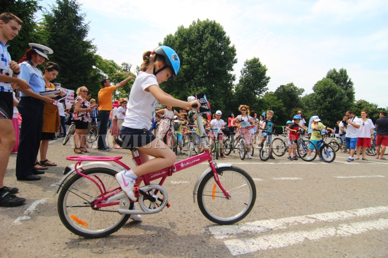 fotoreportaj bicicleta promovata ca mijloc de transport in consatanta galerie foto 552734 fotoreportaj bicicleta promovata ca mijloc de transport in consatanta galerie foto 552734