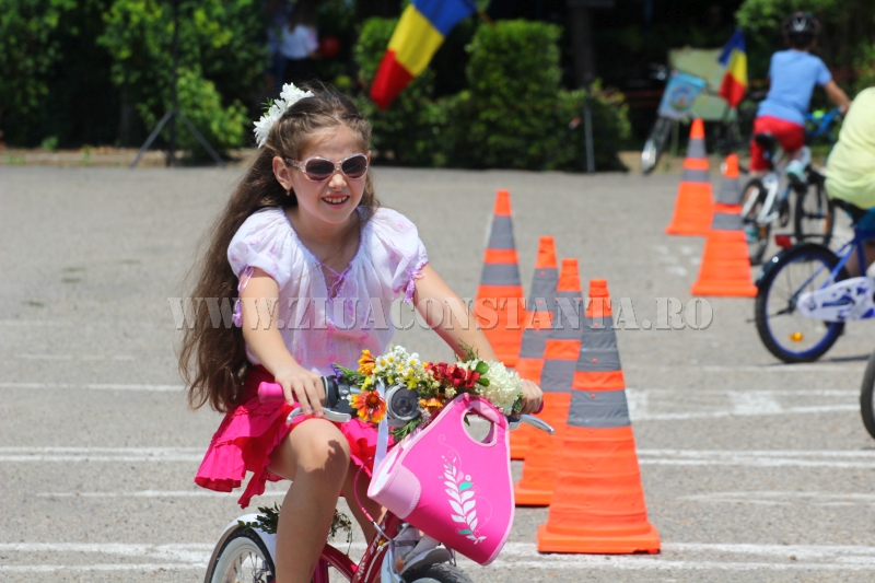 fotoreportaj bicicleta promovata ca mijloc de transport in consatanta galerie foto 552734 fotoreportaj bicicleta promovata ca mijloc de transport in consatanta galerie foto 552734