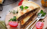 LauraAdamache.ro Placintă la tigaie cu carne și ciuperci