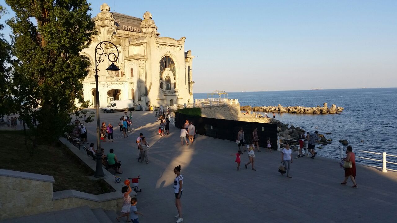 fotoreportaj se lucreaza la fatada falezei de la cazino 555660 fotoreportaj se lucreaza la fatada falezei de la cazino 555660