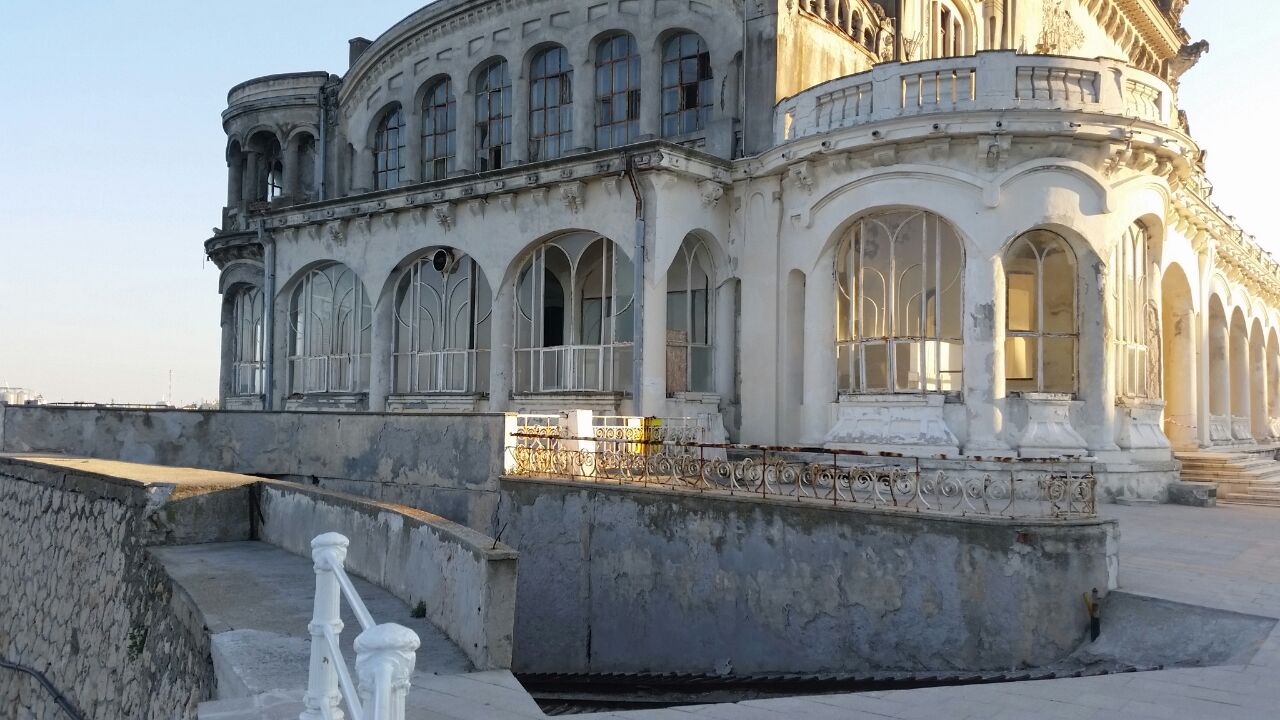 fotoreportaj se lucreaza la fatada falezei de la cazino 555660 fotoreportaj se lucreaza la fatada falezei de la cazino 555660